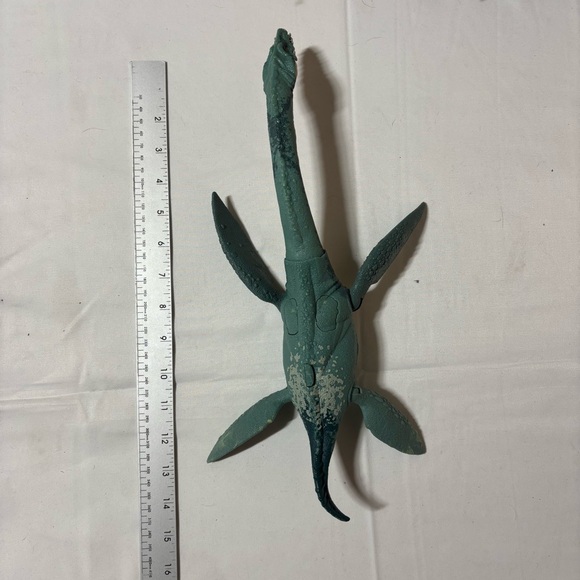 JURASSIC WORLD Dino Trackers Gigantic
ELASMOSAURUS Dinosaur 14.75" With Motion - Picture 8 of 8